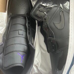 Air Jordan 1 Mid SE - Black/Dark Concord-White